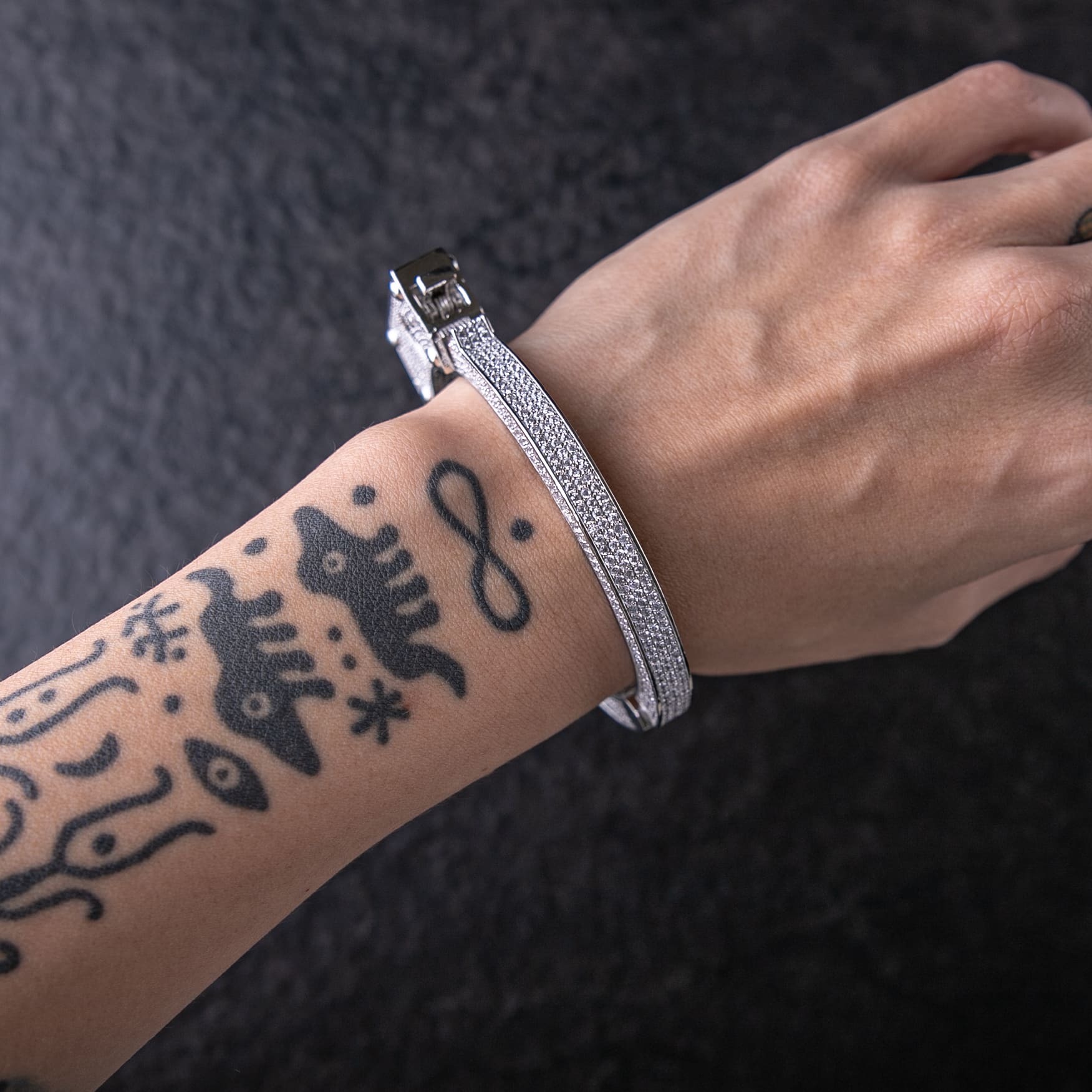 滿鑲手銬造型手環