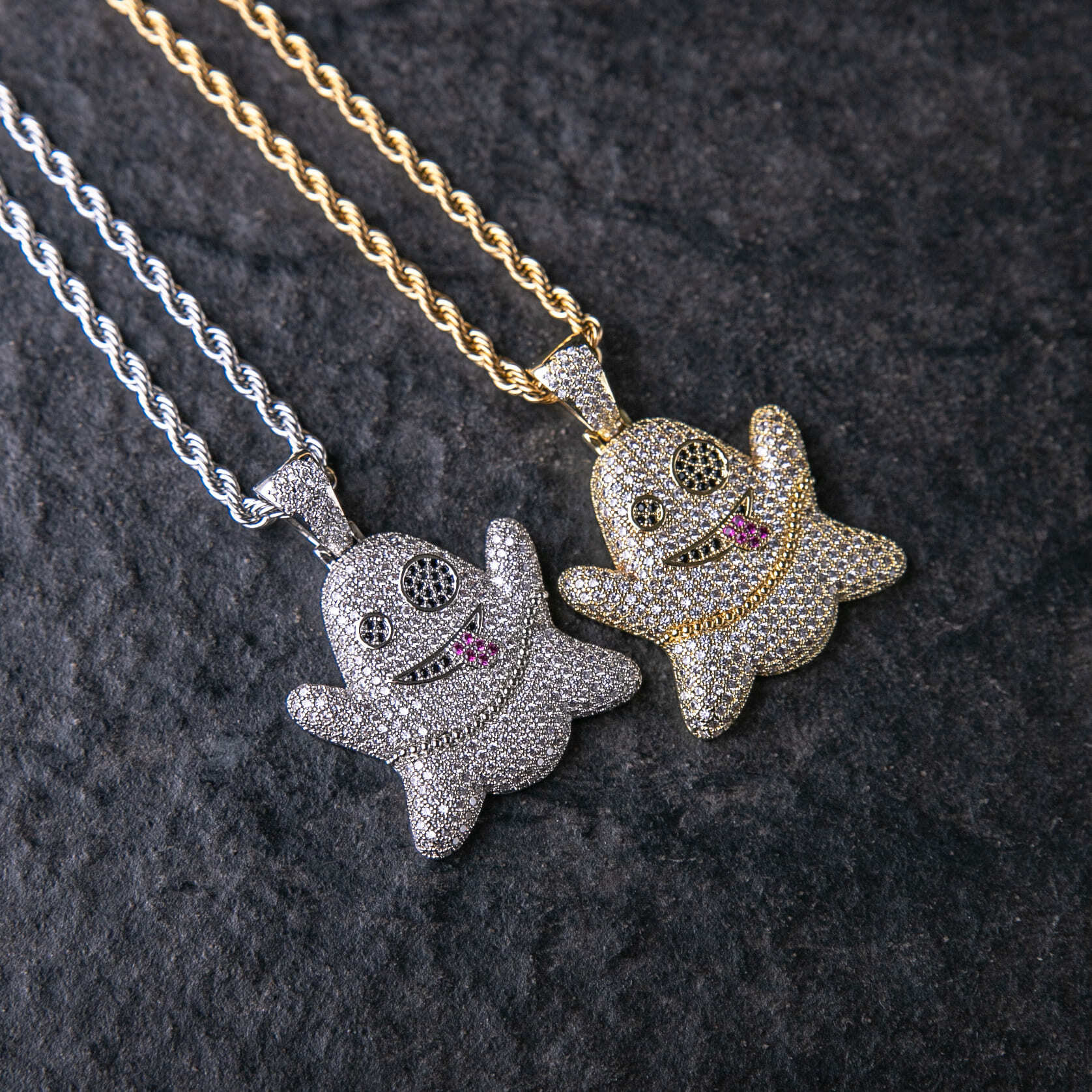 滿鑲幽靈表情符號墜飾