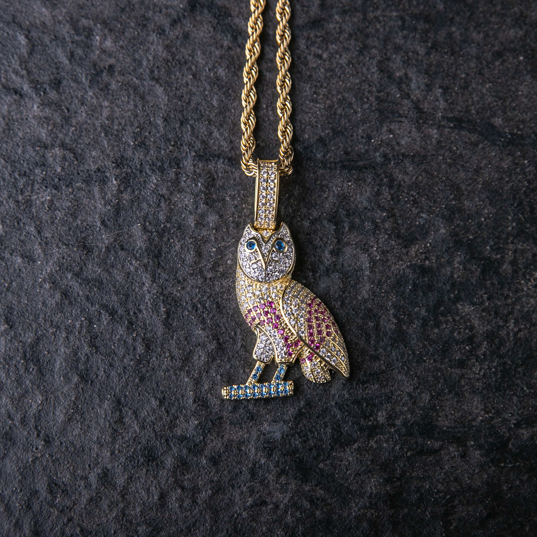 滿鑲多色貓頭鷹墜飾