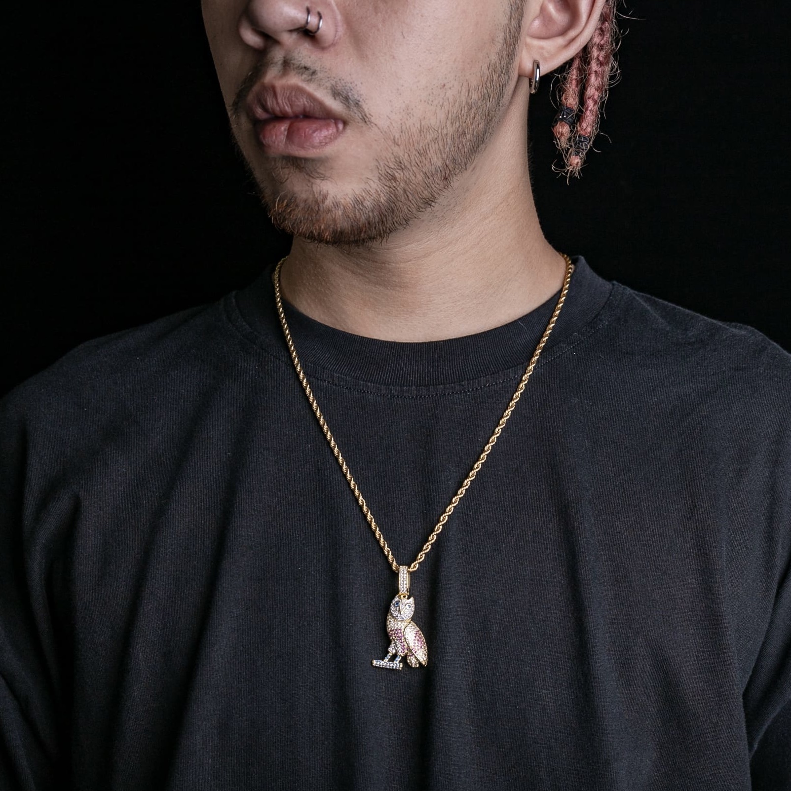 滿鑲多色貓頭鷹墜飾