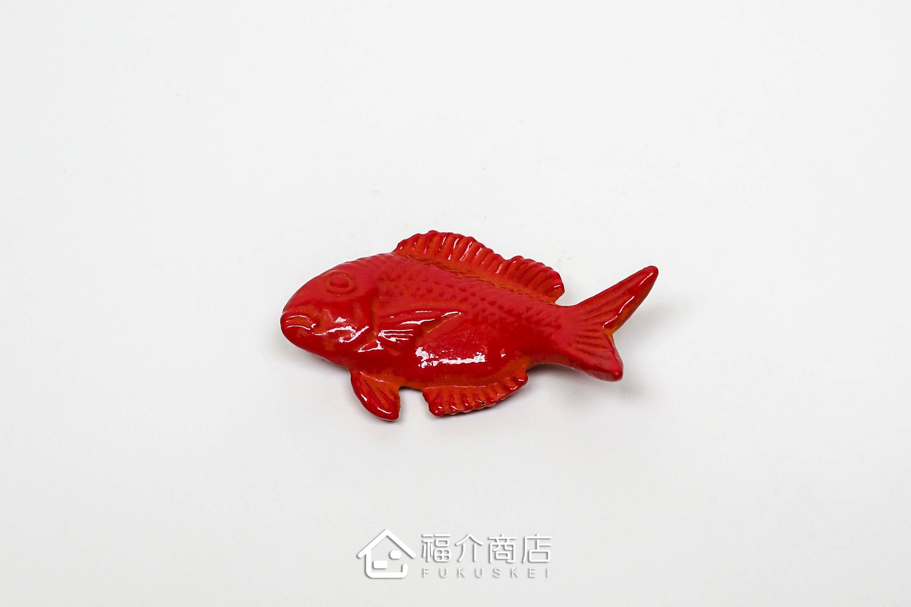 放置筷子用的紅色鯛魚造型筷架