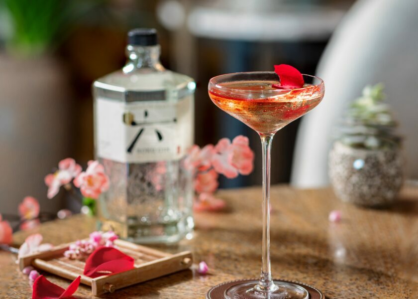 cocktails, mixologist, bartenders, quality ingredients, garnish, presentation, atmosphere