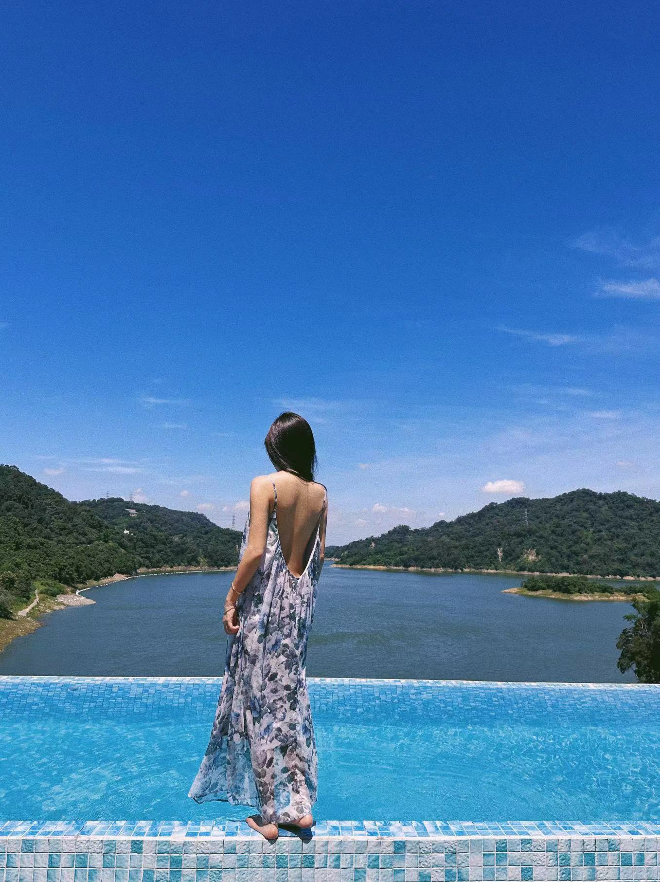 Starry night 星落繁花 細肩露背印花長洋裝