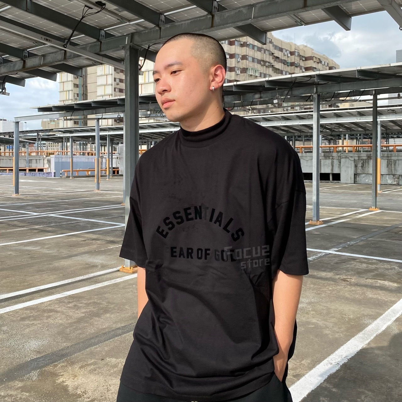 【Focus Store】預購 Fear of God Essentials the black collection T-shirt "Jet  Black" 黑色 微高領短袖