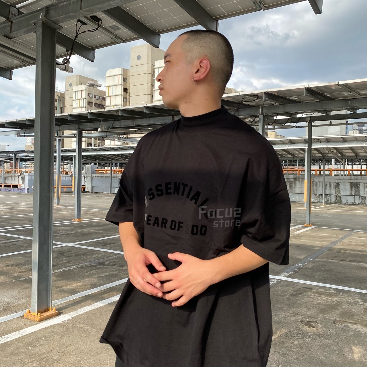 【Focus Store】預購 Fear of God Essentials the black collection T-shirt "Jet  Black" 黑色 微高領短袖