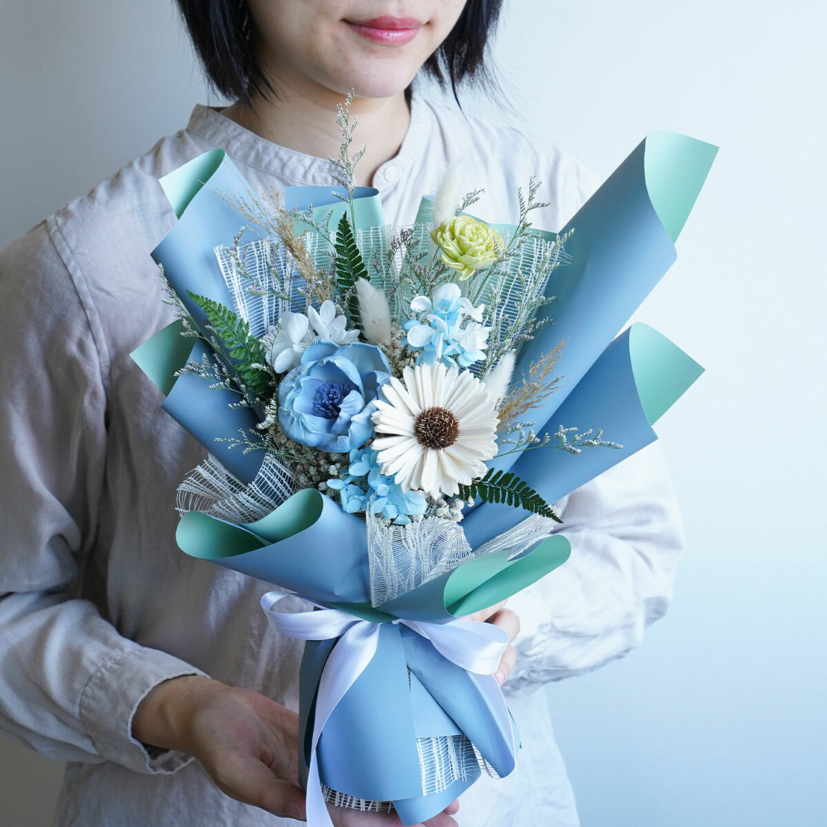 向日葵畢業花束溫光藍,向日葵畢業花束,台北畢業花束推薦,溫光藍,藍色系向日葵花束推薦,畢業花束推薦,向日葵花束推薦,喜歡生活乾燥花店