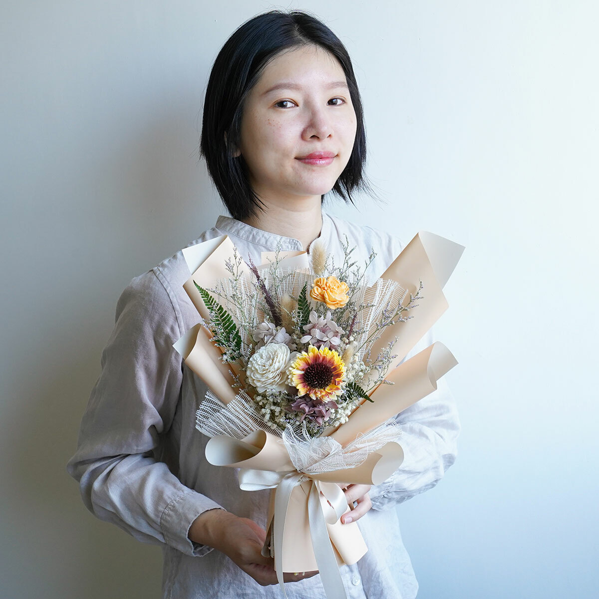 向日葵畢業花束奶茶色,向日葵畢業花束,台北畢業花束推薦,溫光藍,奶茶色向日葵花束推薦,畢業花束推薦,向日葵花束推薦