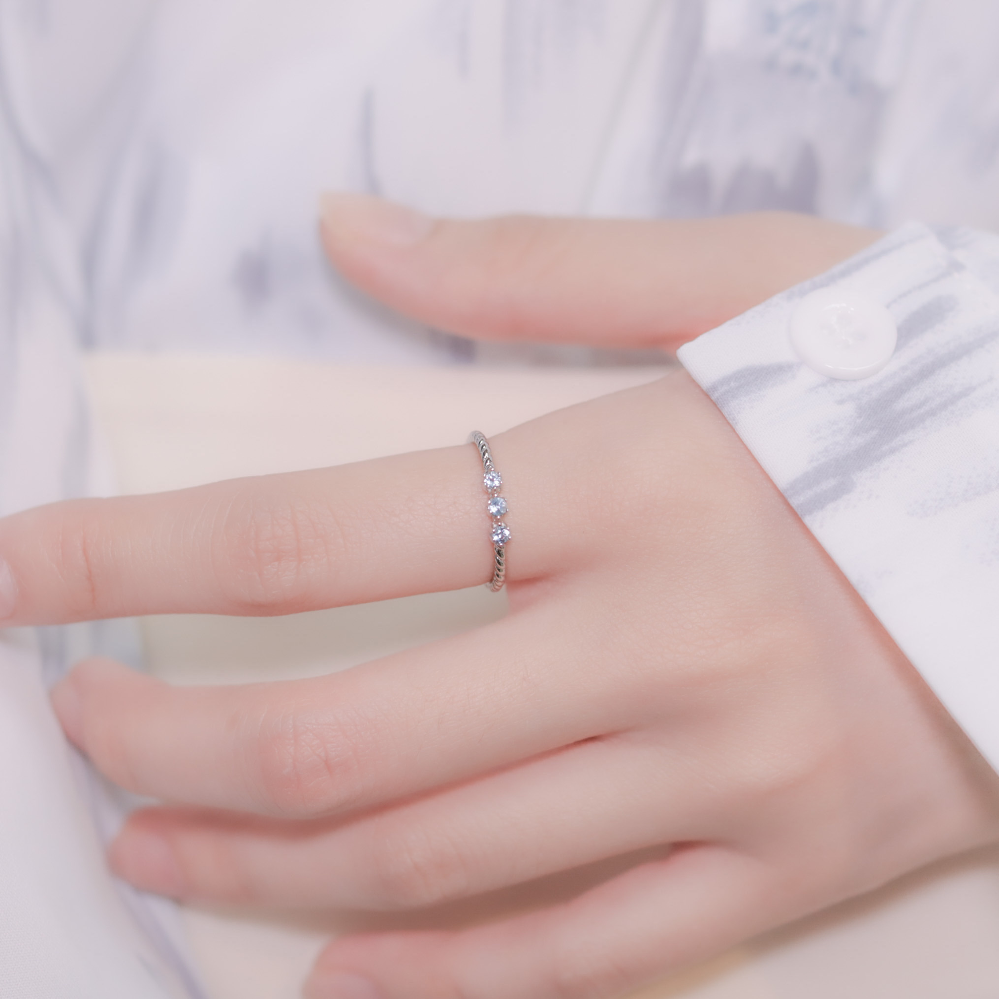 | 925純銀・ 厚鍍白金 ・托帕石 |  暈染天藍戒指 | RI0392 |