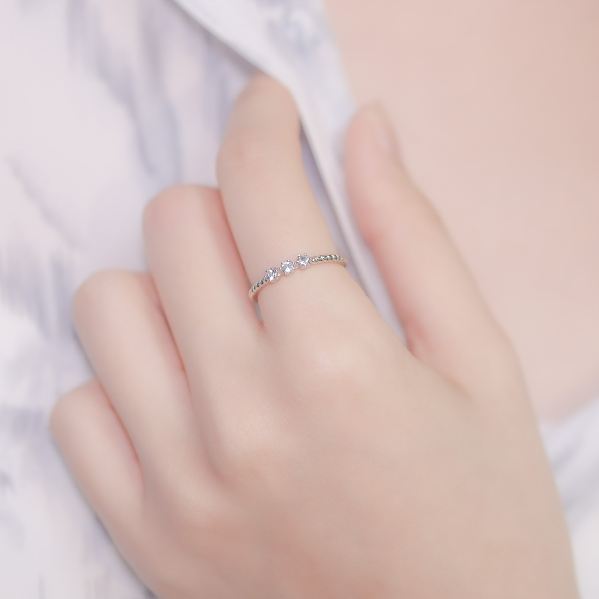 | 925純銀・ 厚鍍白金 ・托帕石 |  暈染天藍戒指 | RI0392 |