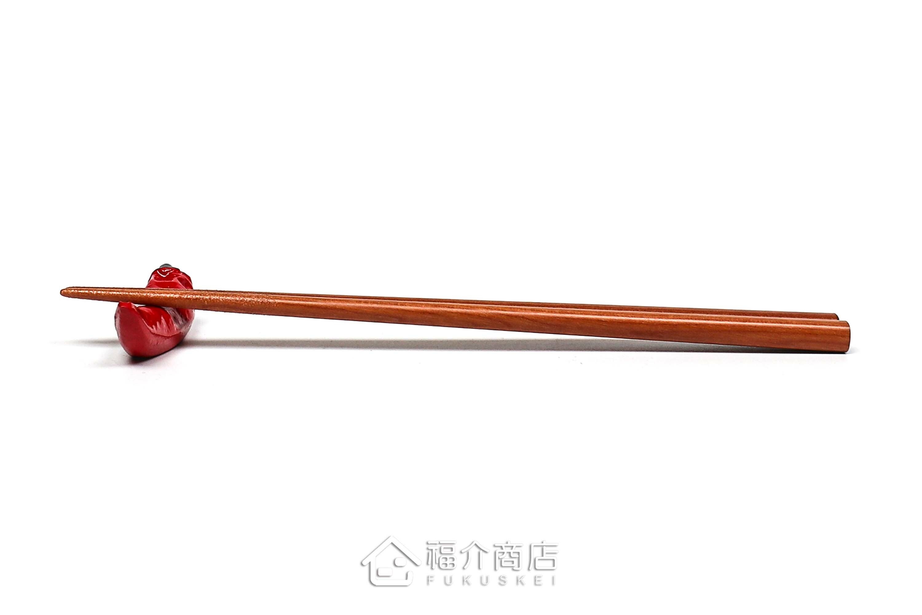 放置筷子用的紅色辣椒造型筷架