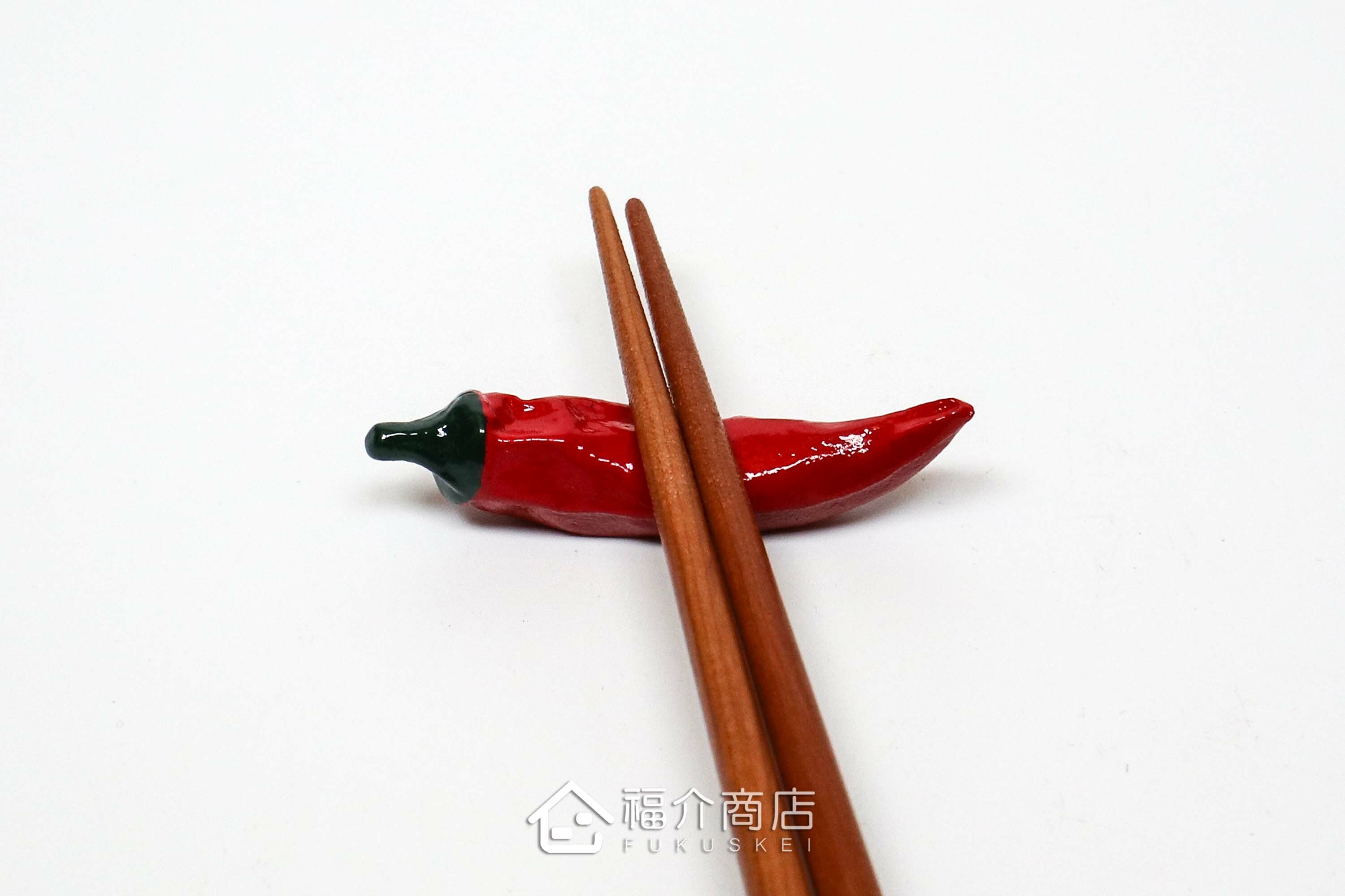 放置筷子用的紅色辣椒造型筷架