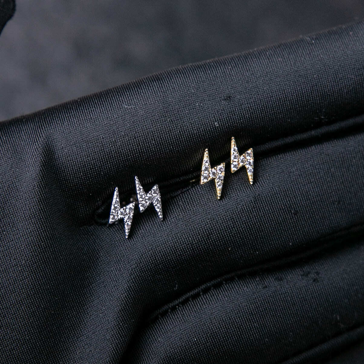 925純銀滿鑲閃電耳釘