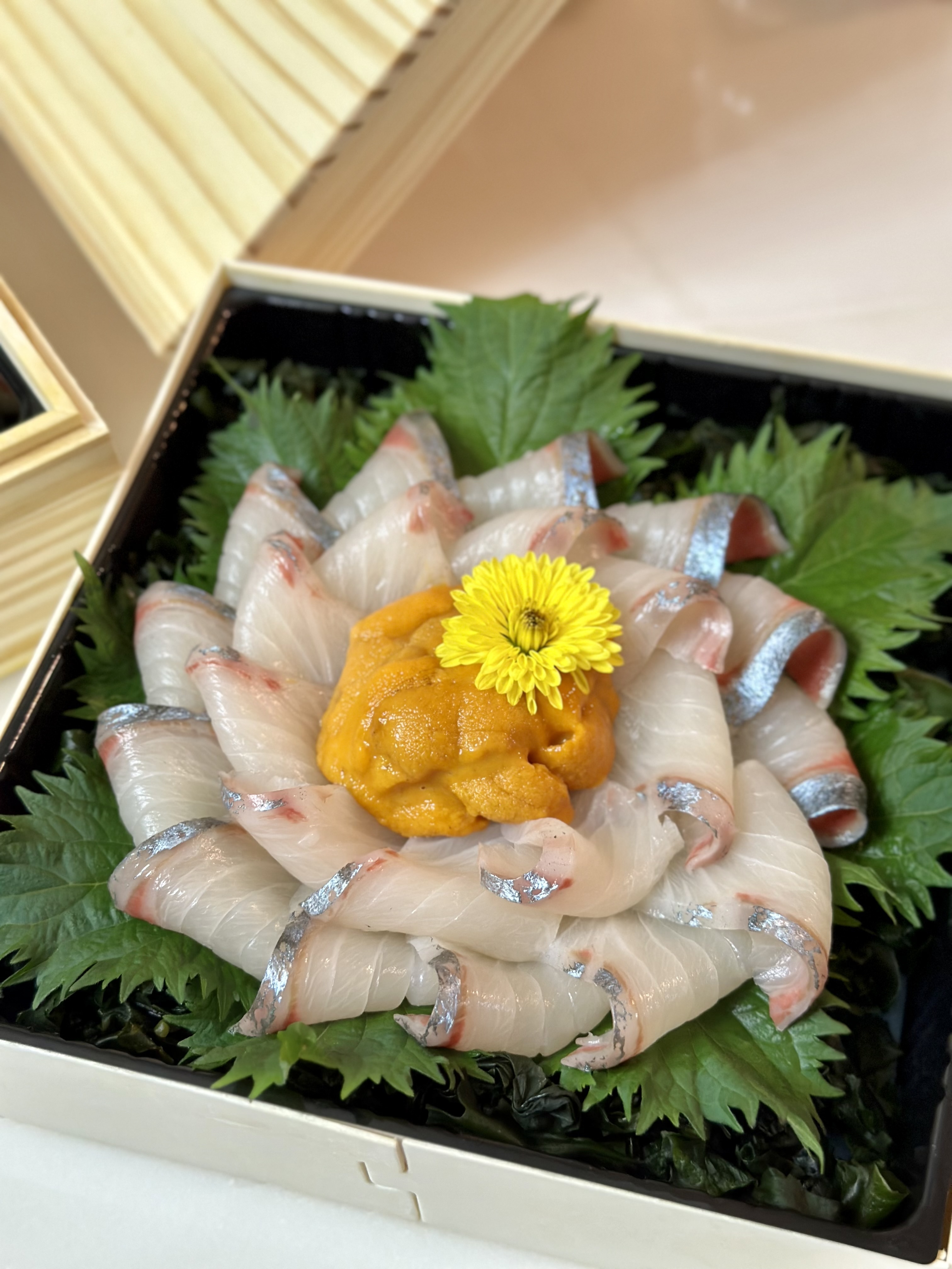 薄切-深海池魚刺身 配海膽