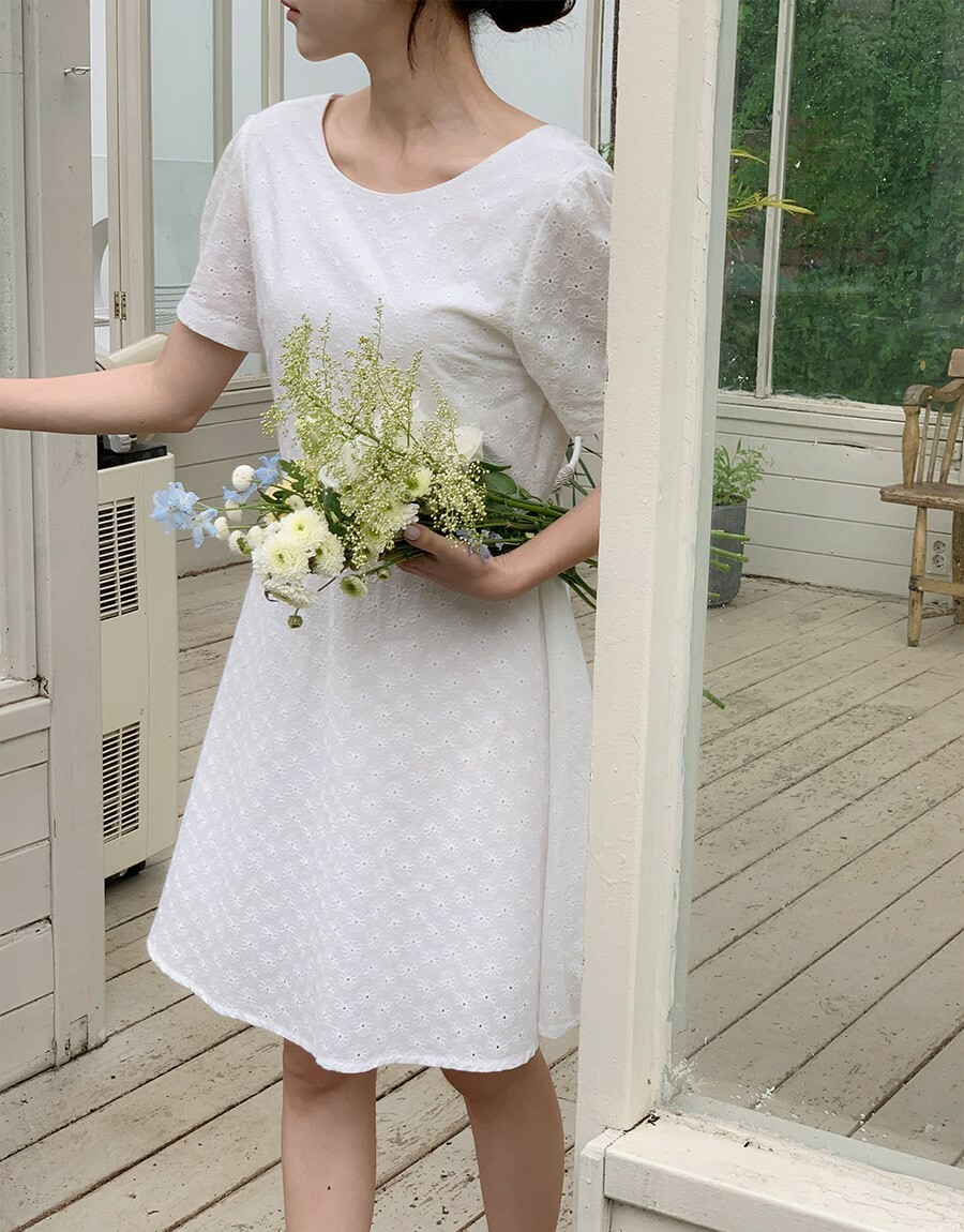 韓國Cherrykoko授權 高貴優雅雛菊印花後V設計洋裝【madekoko】系列