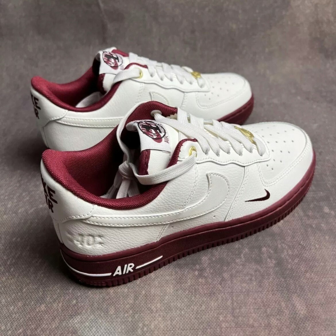 Nike Air Force 1 SE '07 40週年 米白酒紅 荔枝皮 金扣 女鞋 DQ7582-100