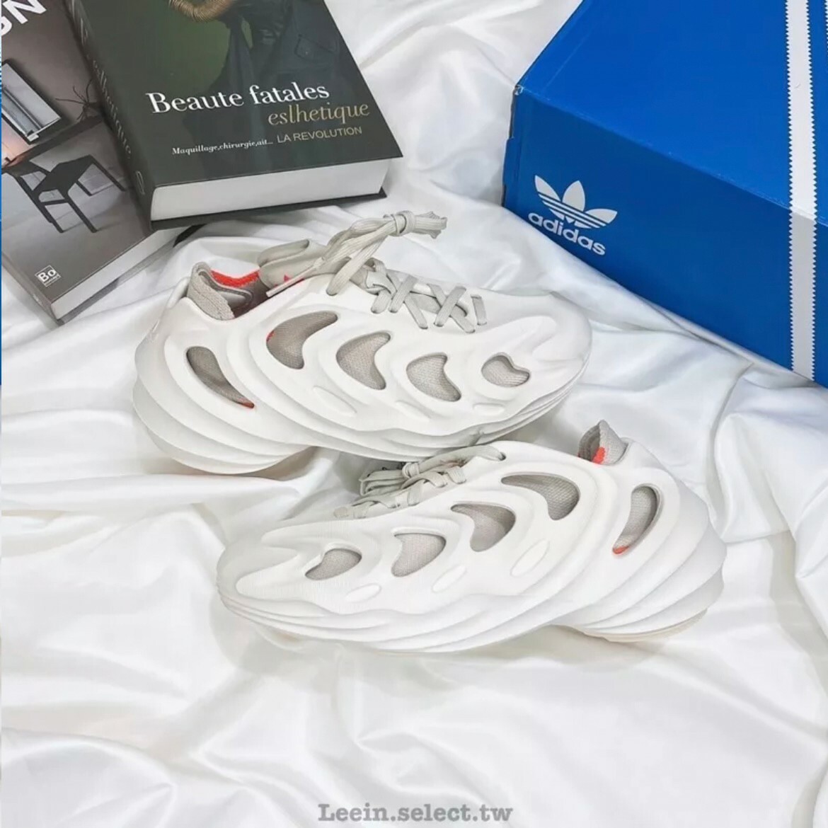 Adidas ADIFOM Q 骨白 白橘 奶油 內襯 可拆卸 襪套 男女洞洞鞋(GY4455)