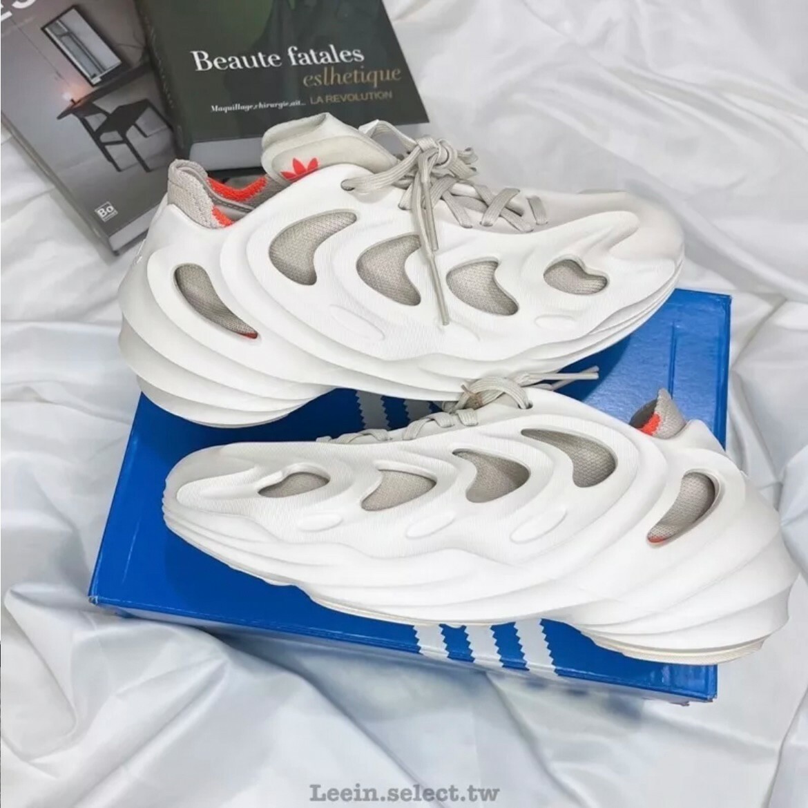 Adidas ADIFOM Q 骨白 白橘 奶油 內襯 可拆卸 襪套 男女洞洞鞋(GY4455)