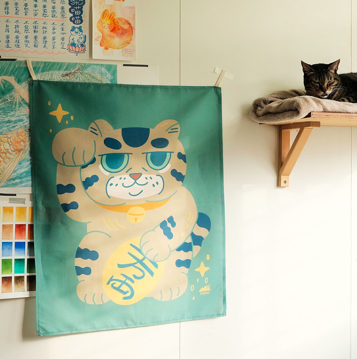 綠色達吉 招財貓島民掛布 ｜皮康