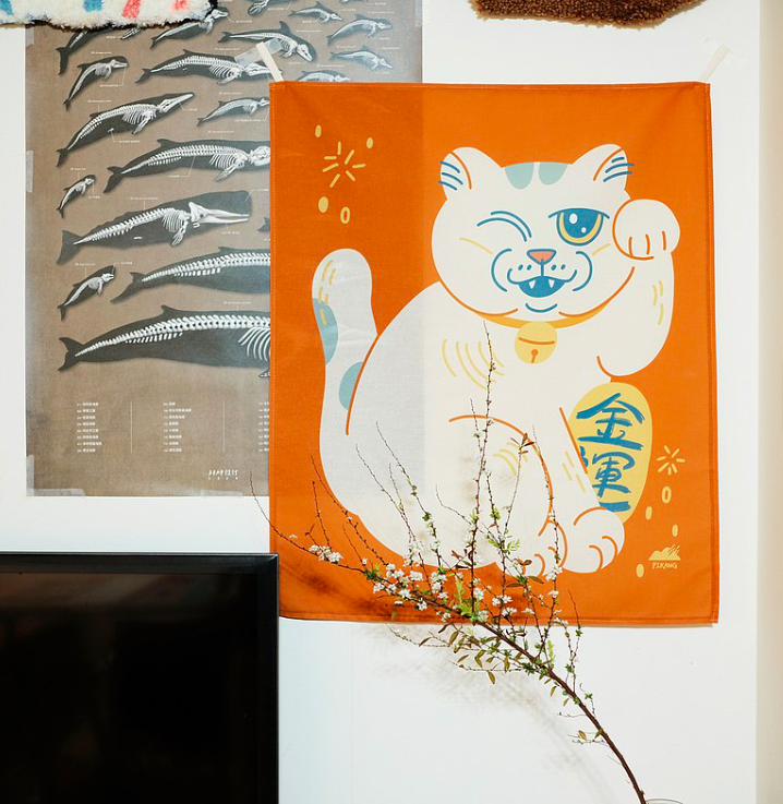 橘色事吉 招財貓島民掛布 ｜皮康