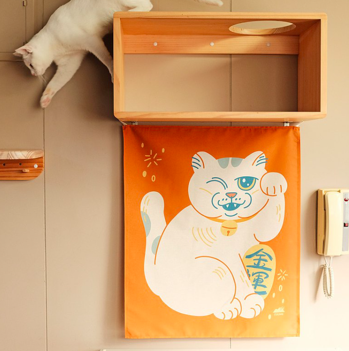 橘色事吉 招財貓島民掛布 ｜皮康