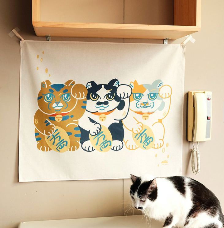 嬸之友達 招財貓島民掛布 ｜皮康