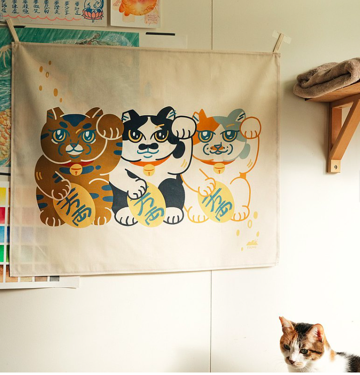 嬸之友達 招財貓島民掛布 ｜皮康