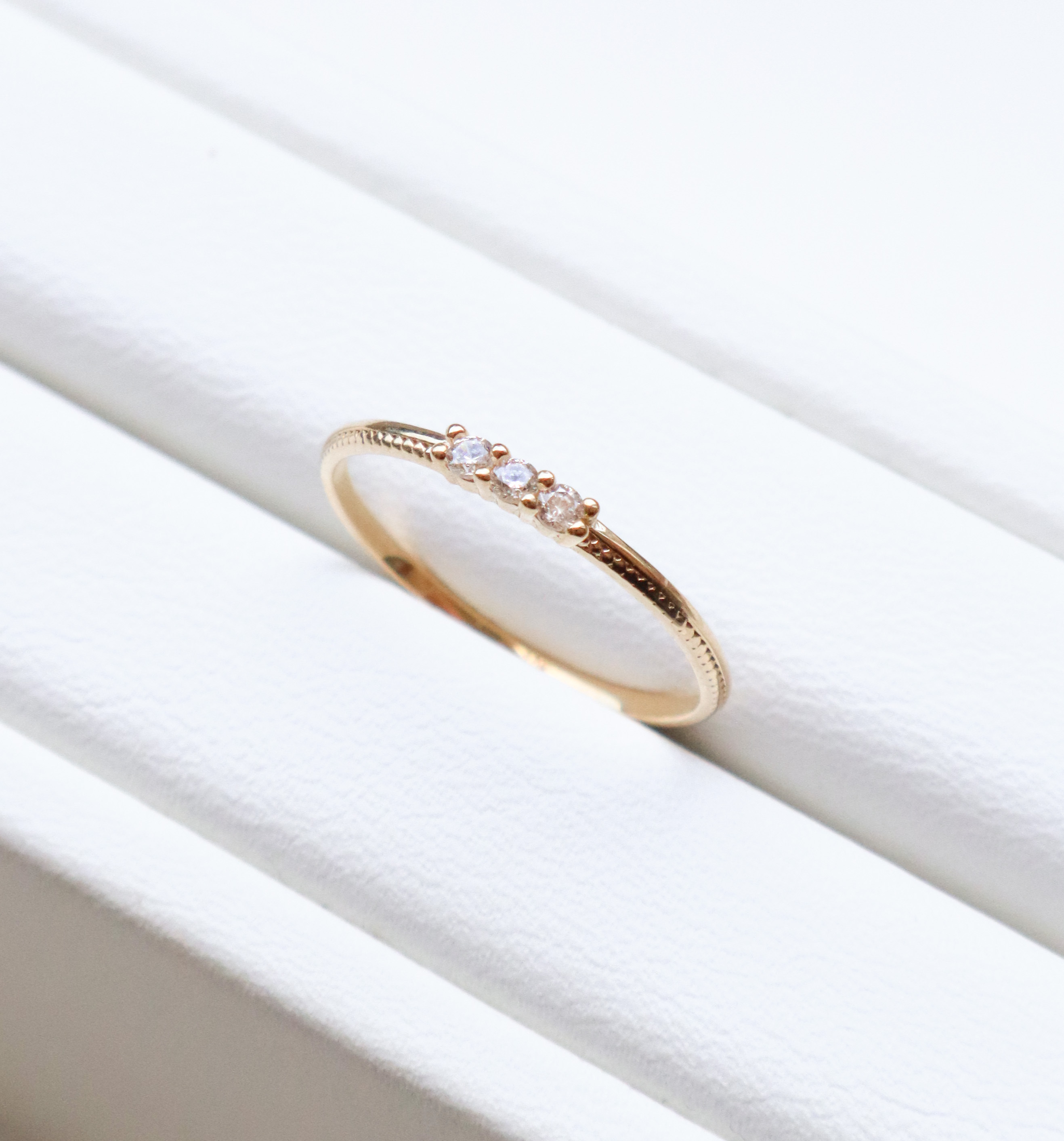 10K/典雅滾珠邊寶石戒指