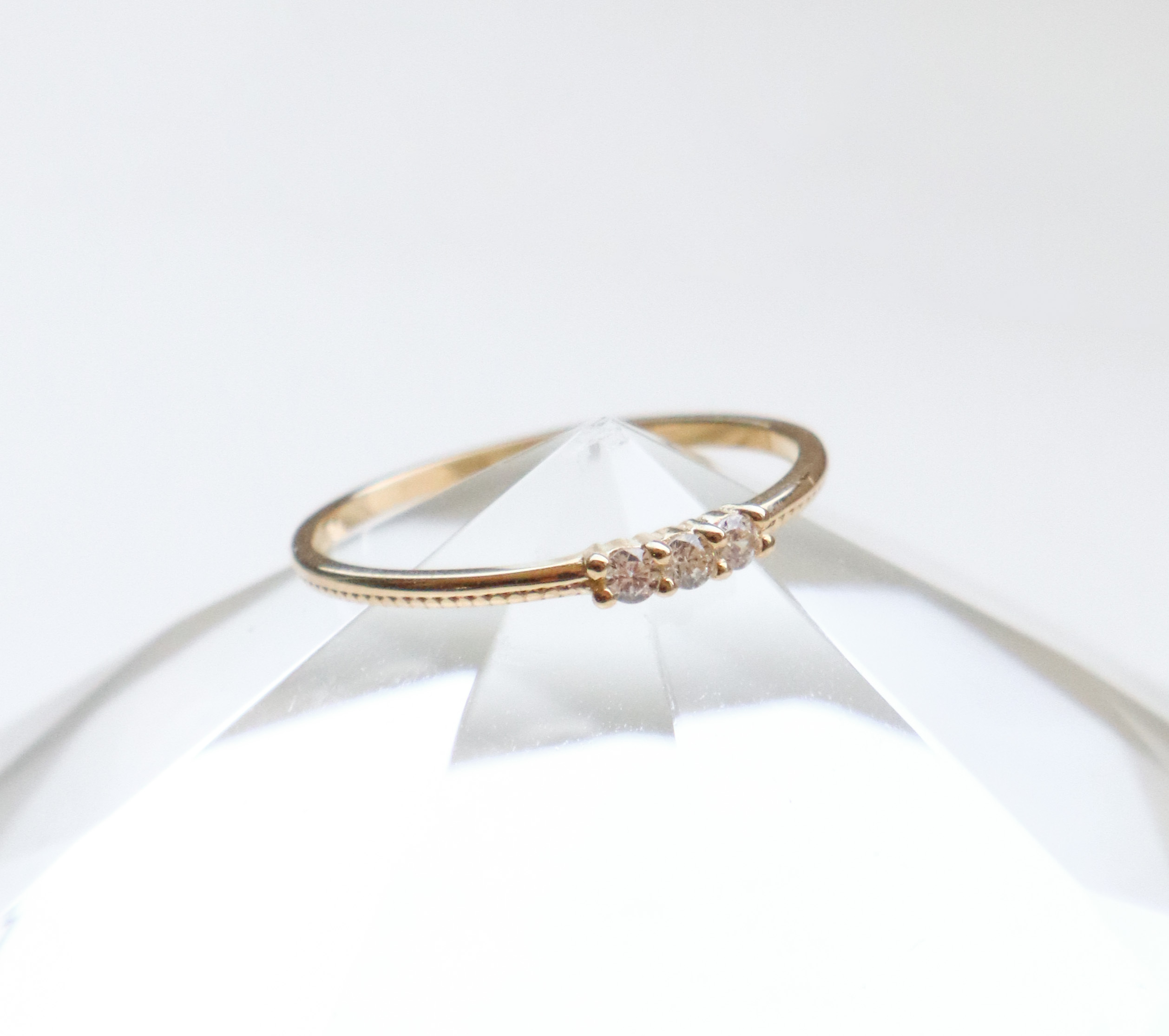 10K/典雅滾珠邊寶石戒指