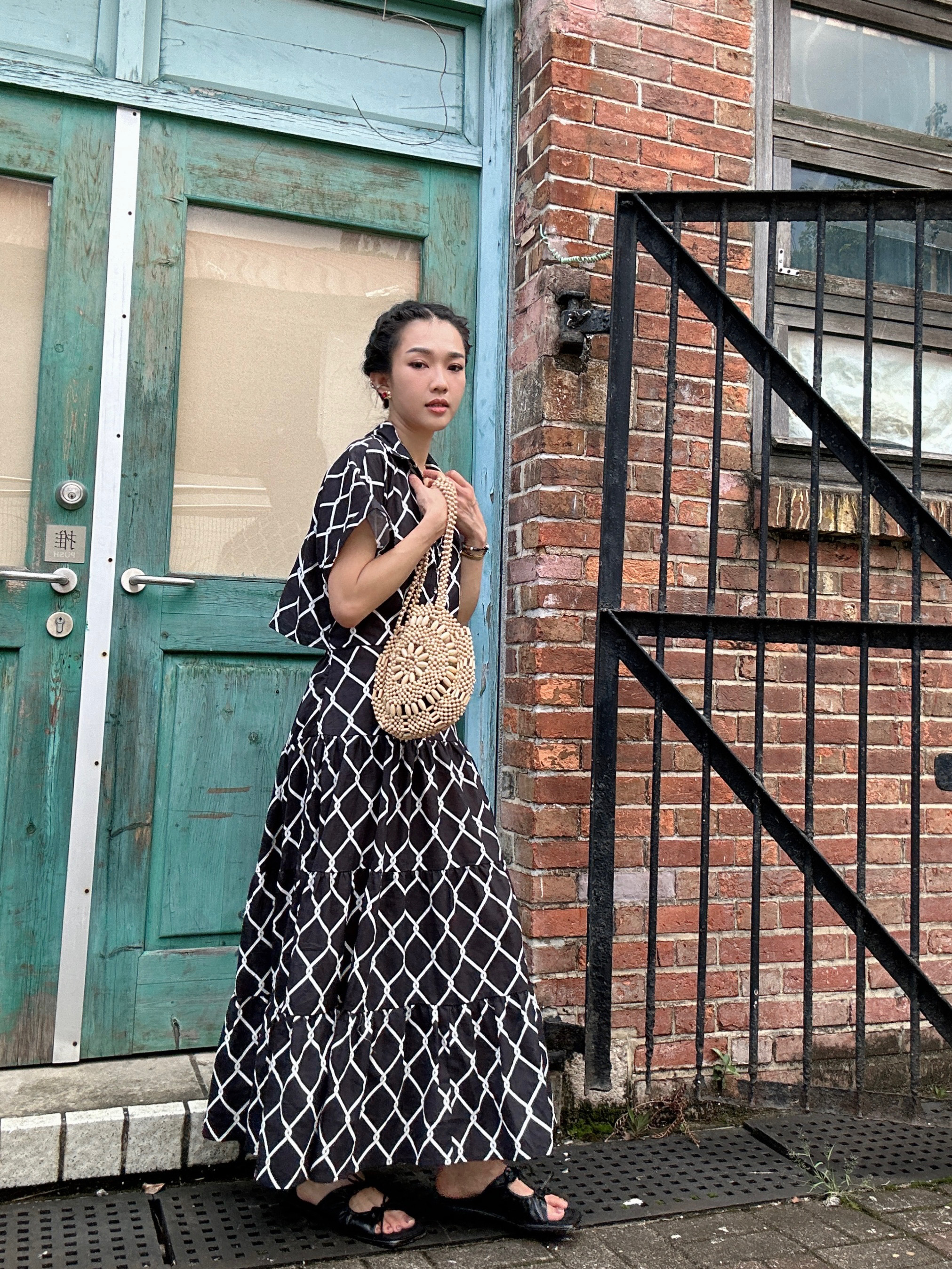 復古鈕繩格後開連身裙（現貨款式）