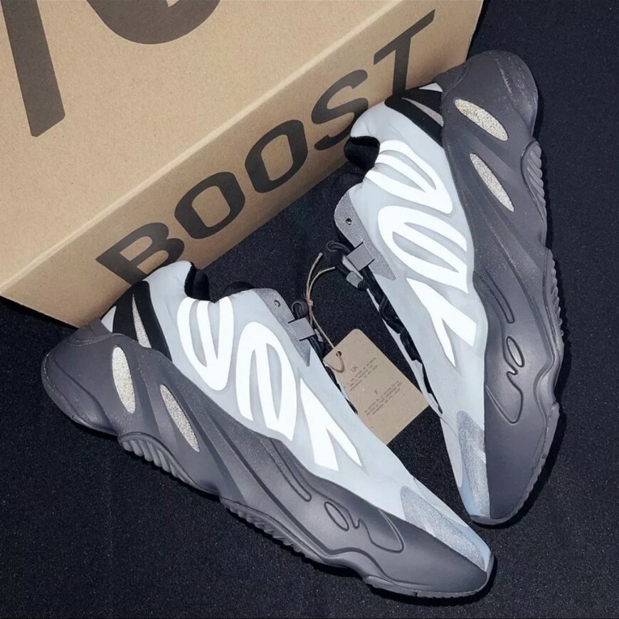 Adidas YEEZY Boost 700 MNVN BLUE TINT 淺藍 反光復古 GZ0711