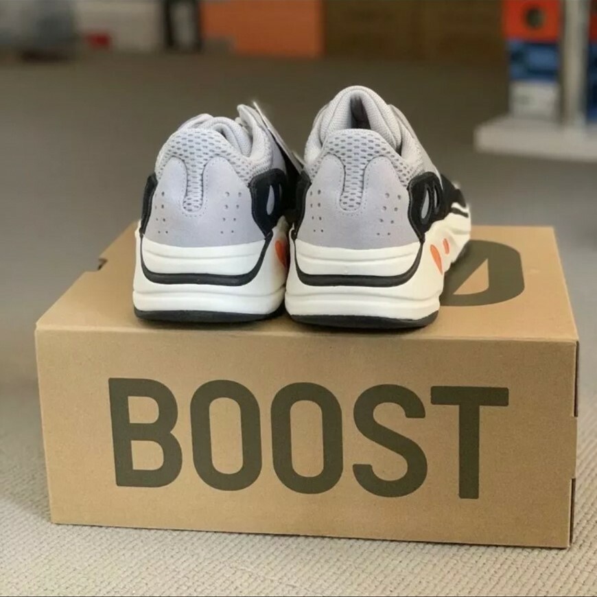 Adidas YEEZY Boost 700 OG配色 初代 Wave Runner 老爹鞋 B75571
