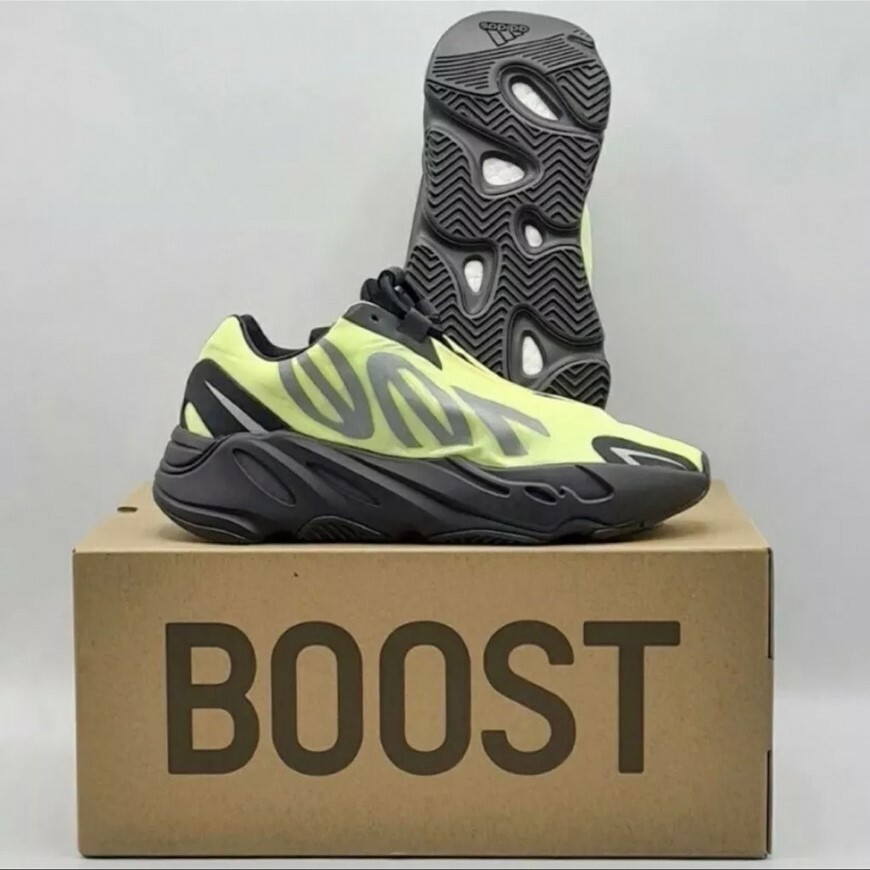 Adidas YEEZY Boost 700 MNVN Phosphor 黑綠 反光 老爹鞋 (FY3727)