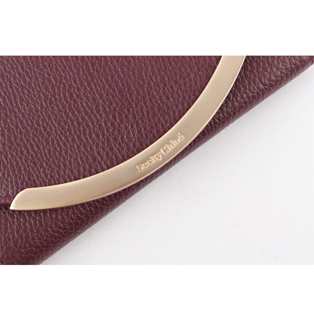 【SEE BY CHLOE】Lizzie 弧形標誌翻蓋牛皮中夾(酒紅色) CHS17WP78134955Y