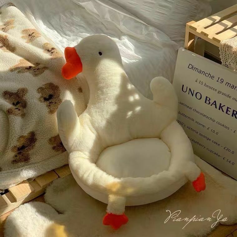 大鵝大學生坐靠墊