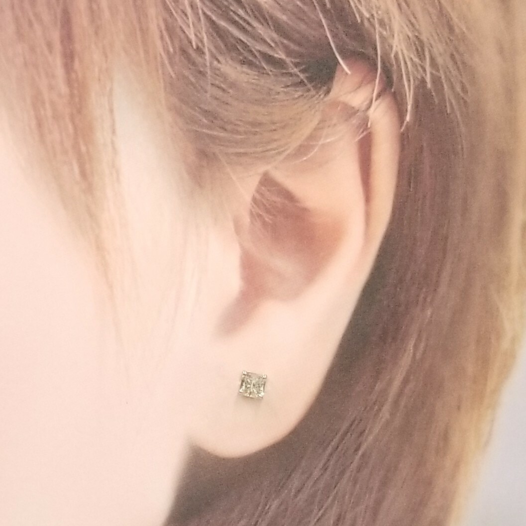 全新18K白金【主石77份方形彩綠鑽石】耳環