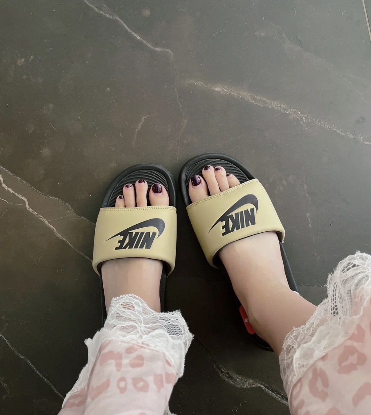 Nike Victori Taupe Slipper 酪梨牛奶