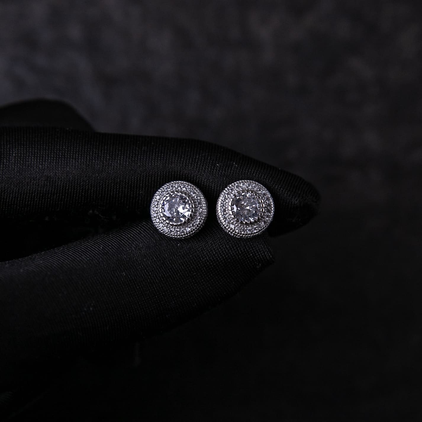 925純銀滿鑲中央寶石耳釘