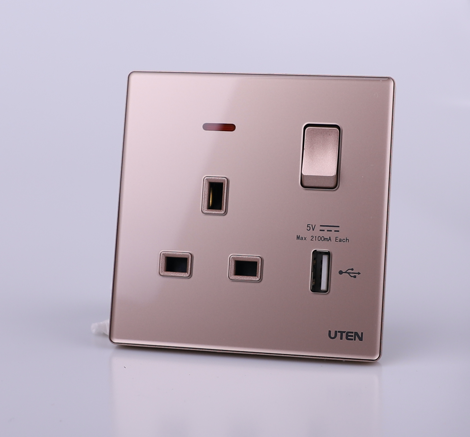 UTEN Z9 13A單位連保護門有掣插座連LED指示燈＋2.1A USB(灰色/金色)