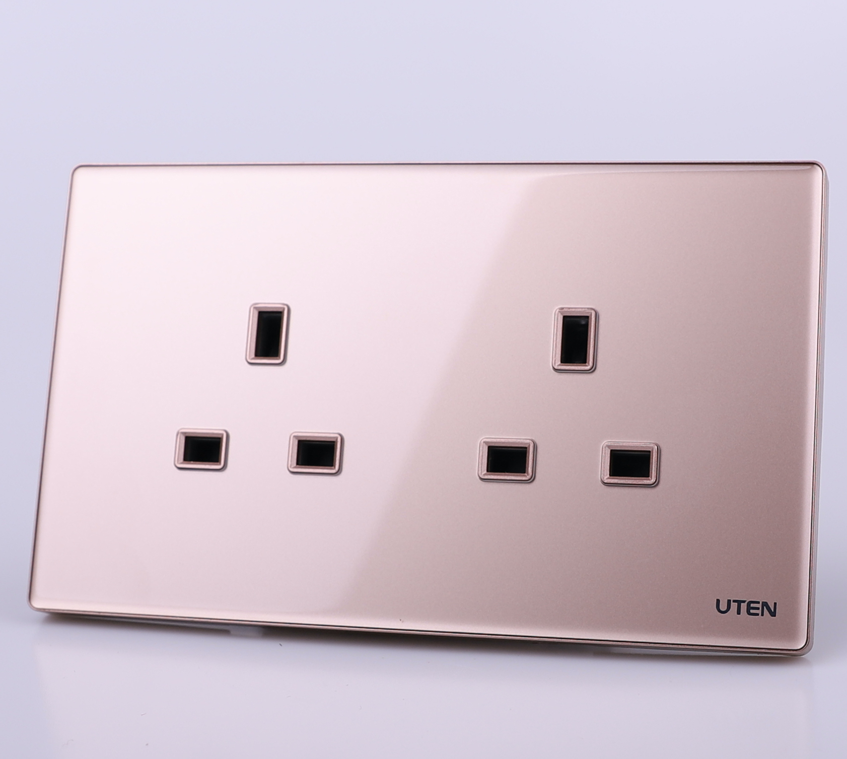 UTEN Z9 13A兩位連保護門插座(灰色/金色)