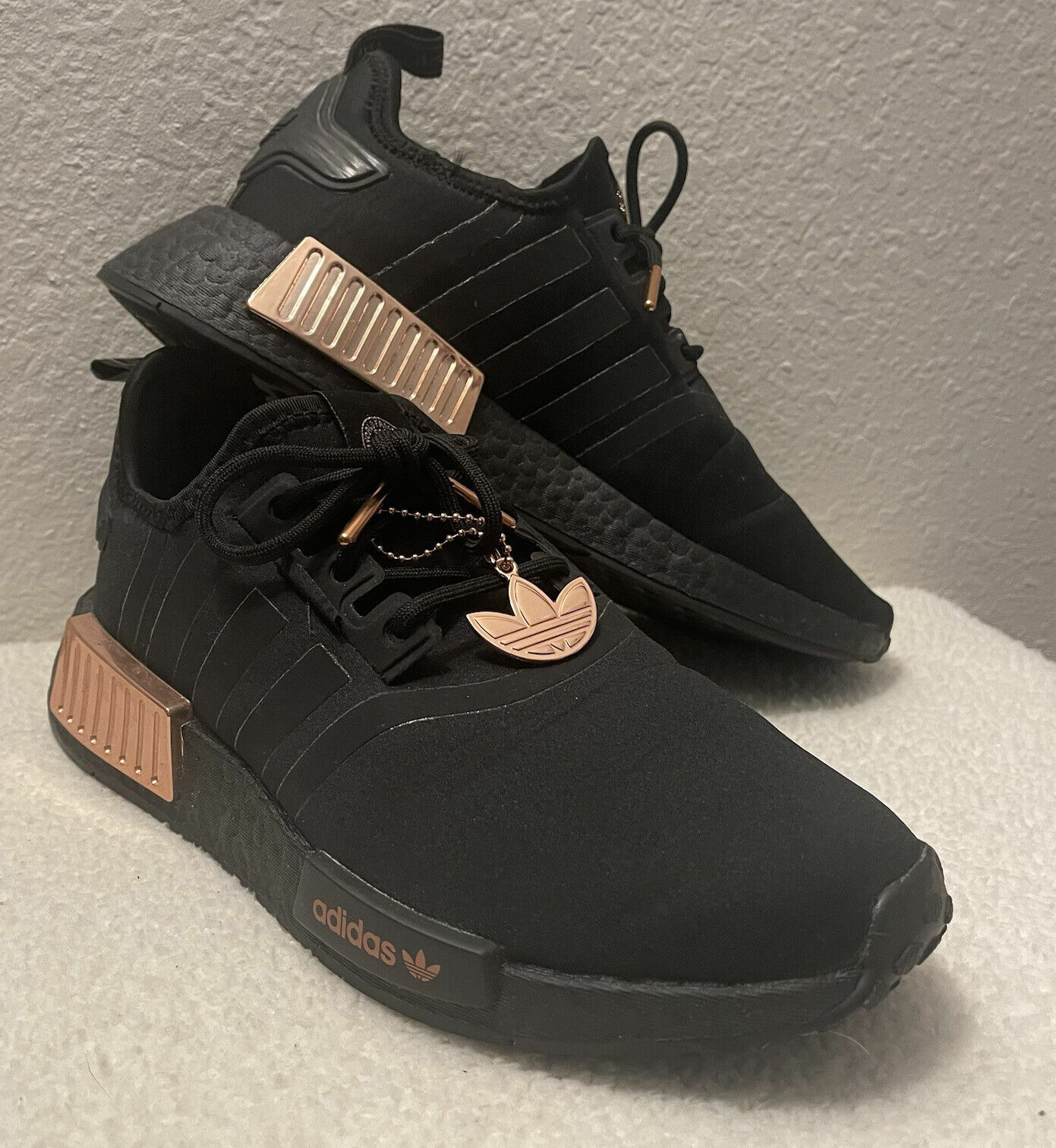 Adidas nmd clearance black rose gold