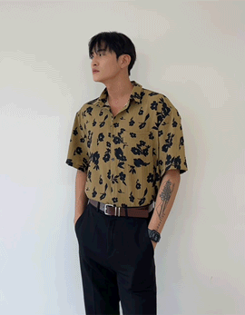 黑色羅莎印染短袖襯衫