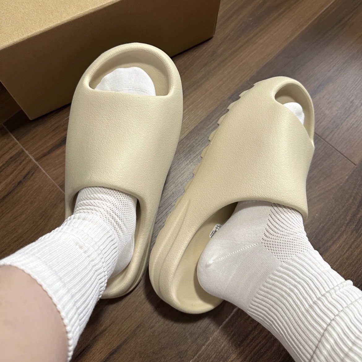 Adidas Yeezy Slide Bone 骨白拖鞋