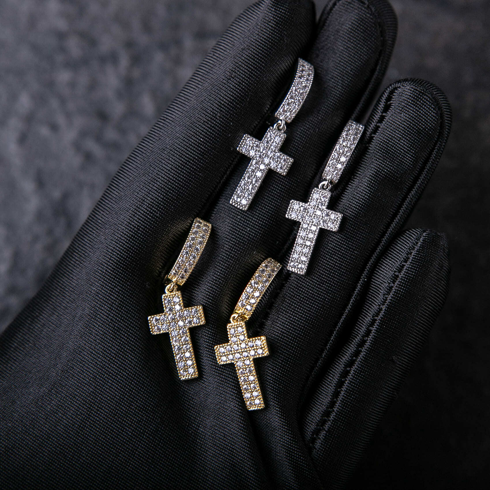 滿鑲懸掛十字架耳圈式耳環