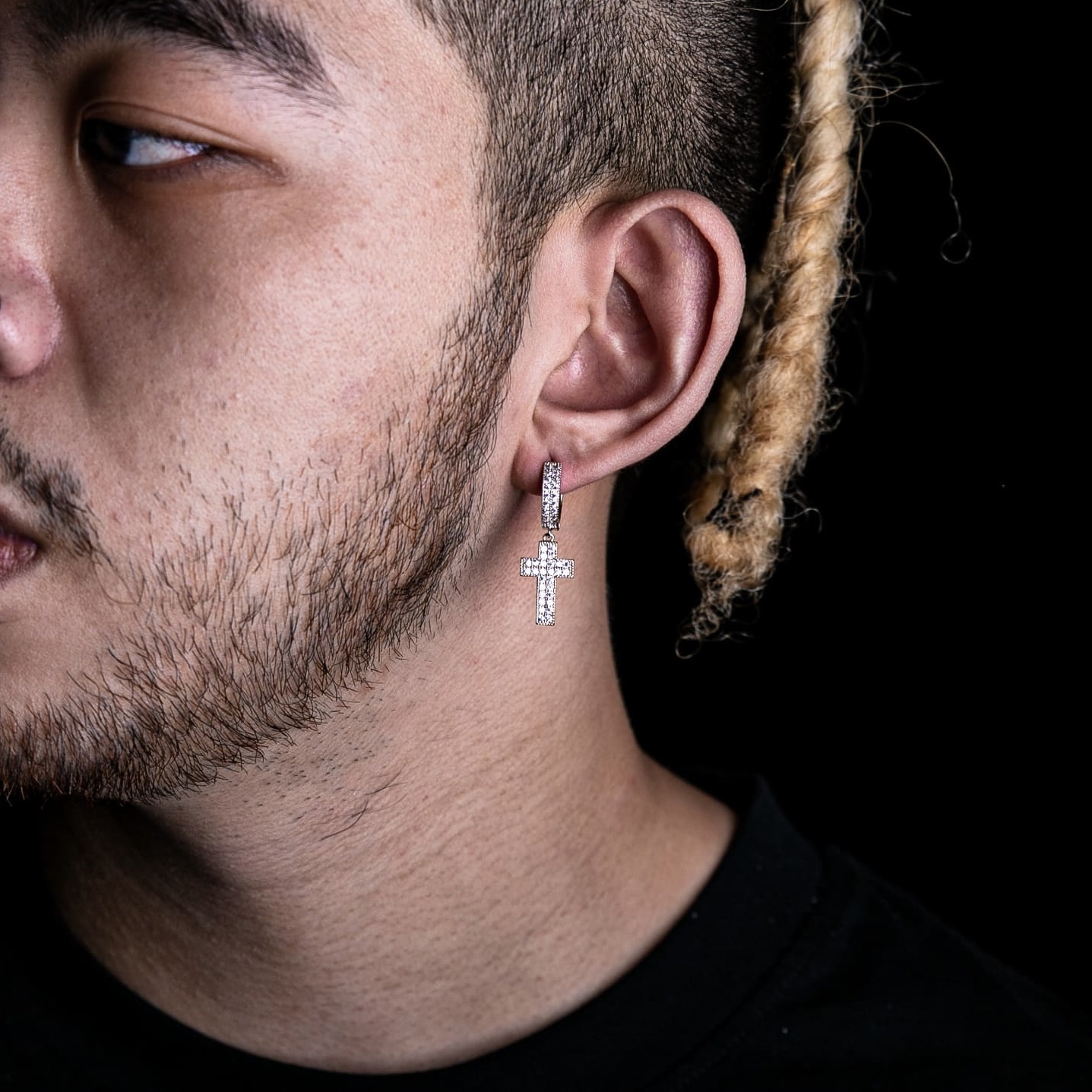 滿鑲懸掛十字架耳圈式耳環