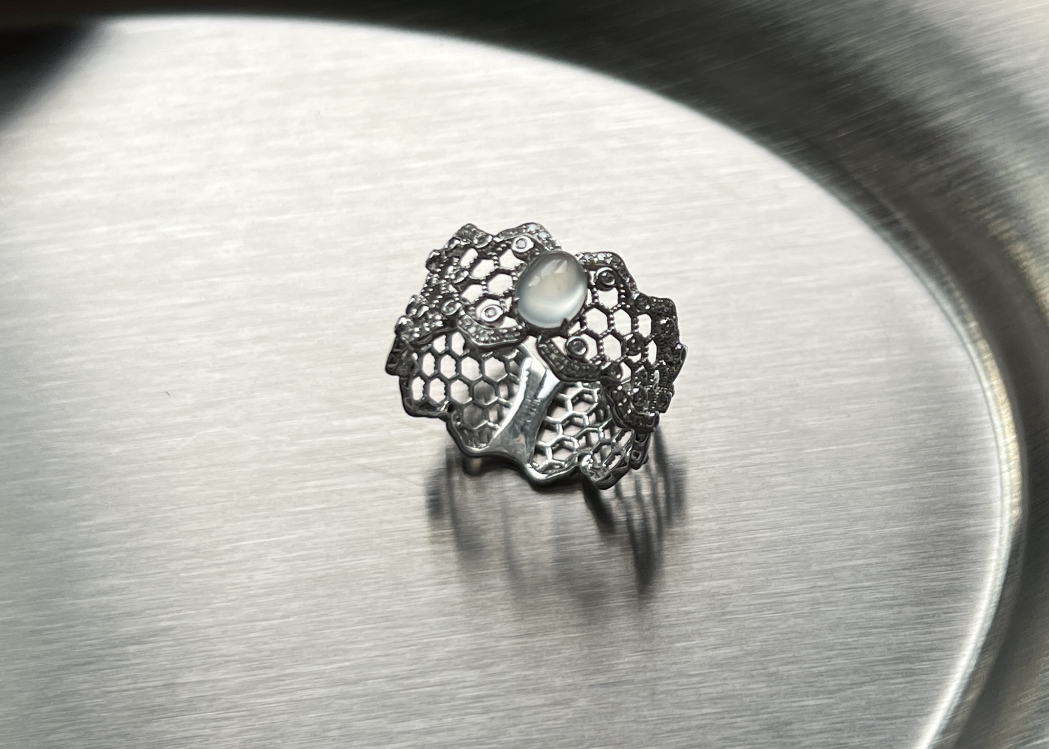 18k白玻蕾絲雕花戒指