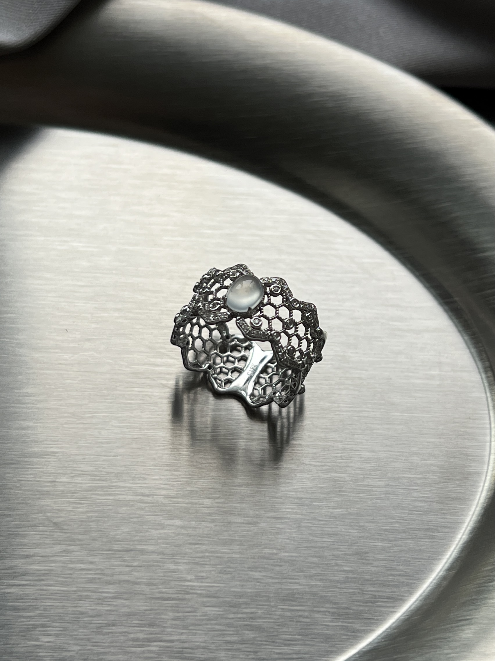 18k白玻蕾絲雕花戒指