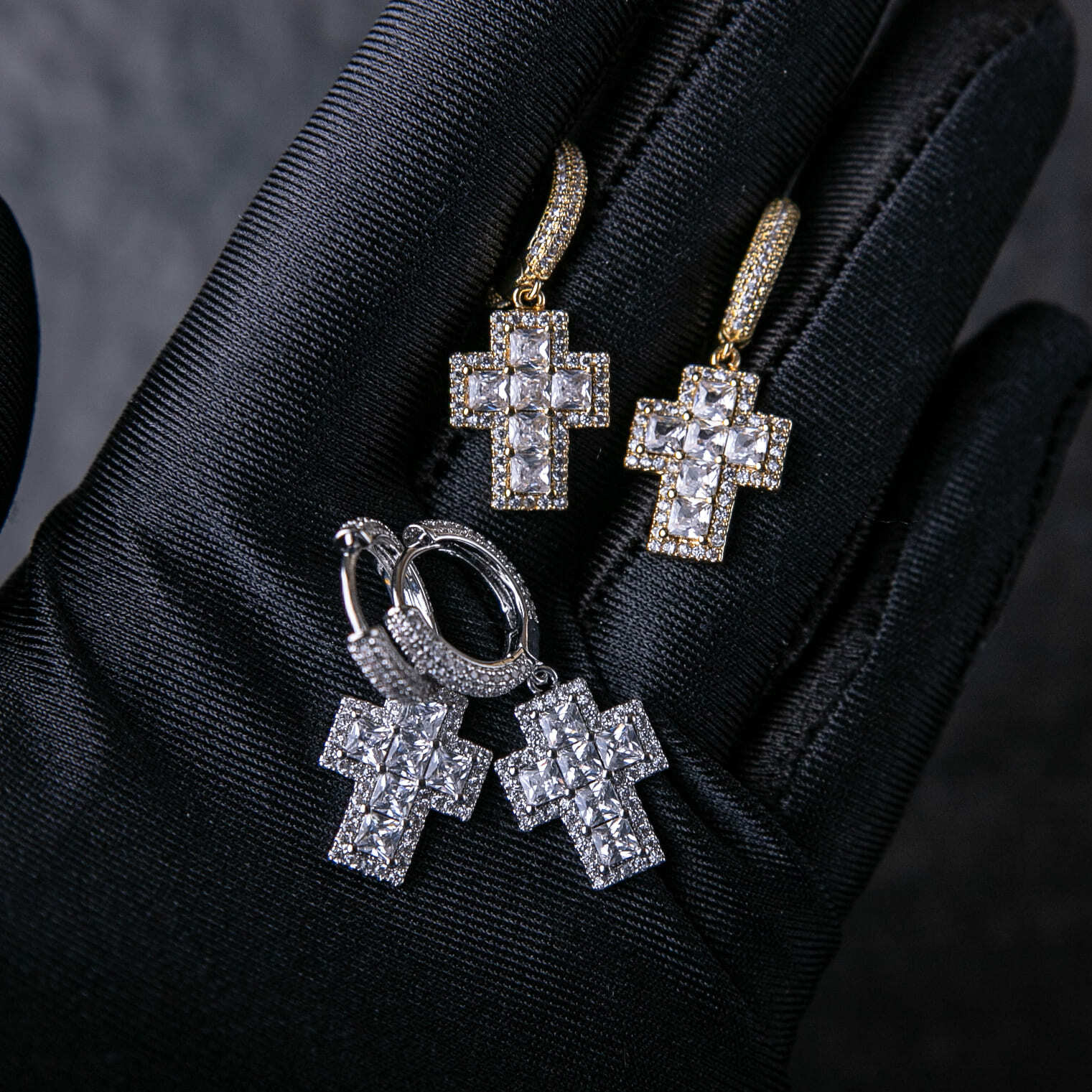 公主切混鑲十字架掛墜式耳環