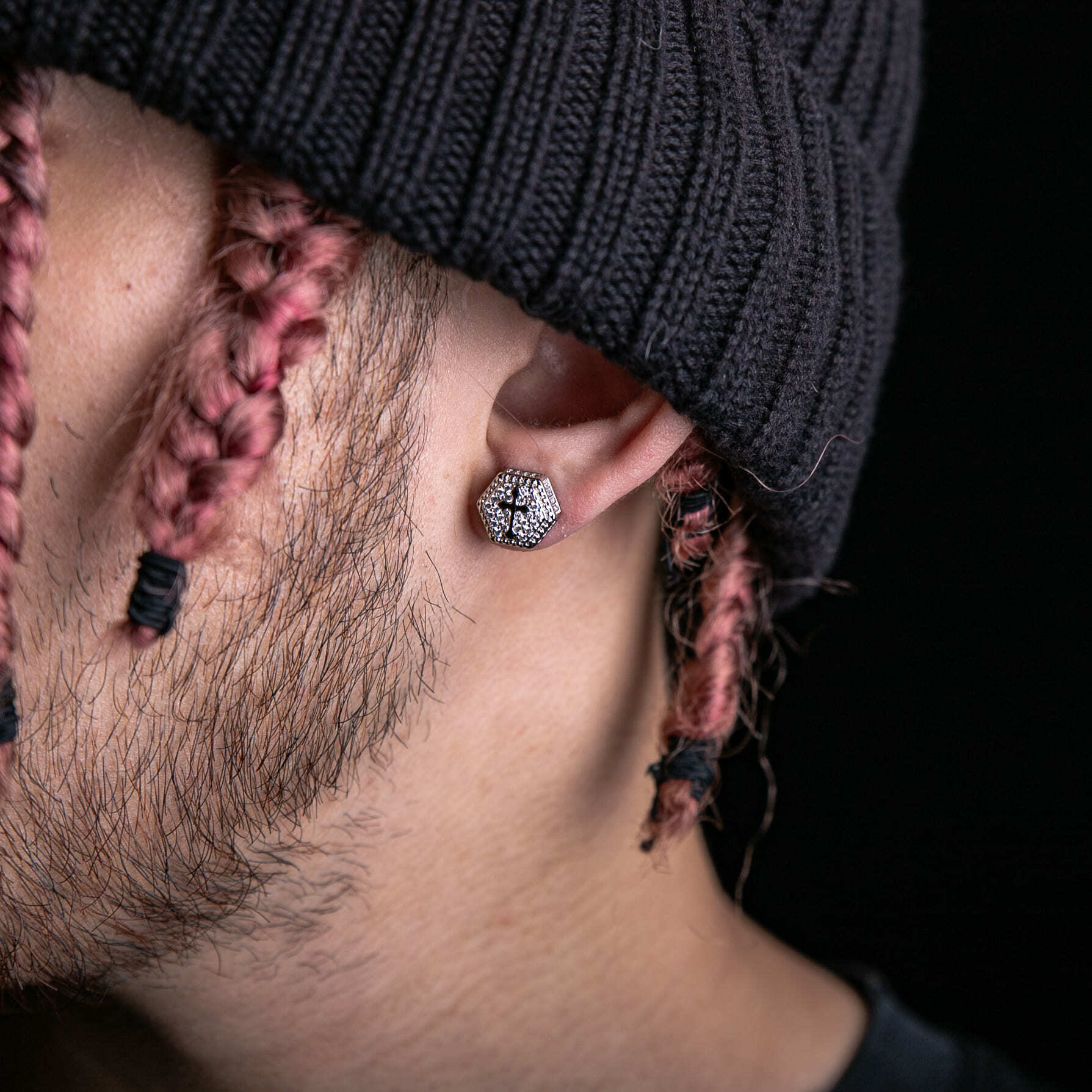 滿鑲六角造型十字架耳釘