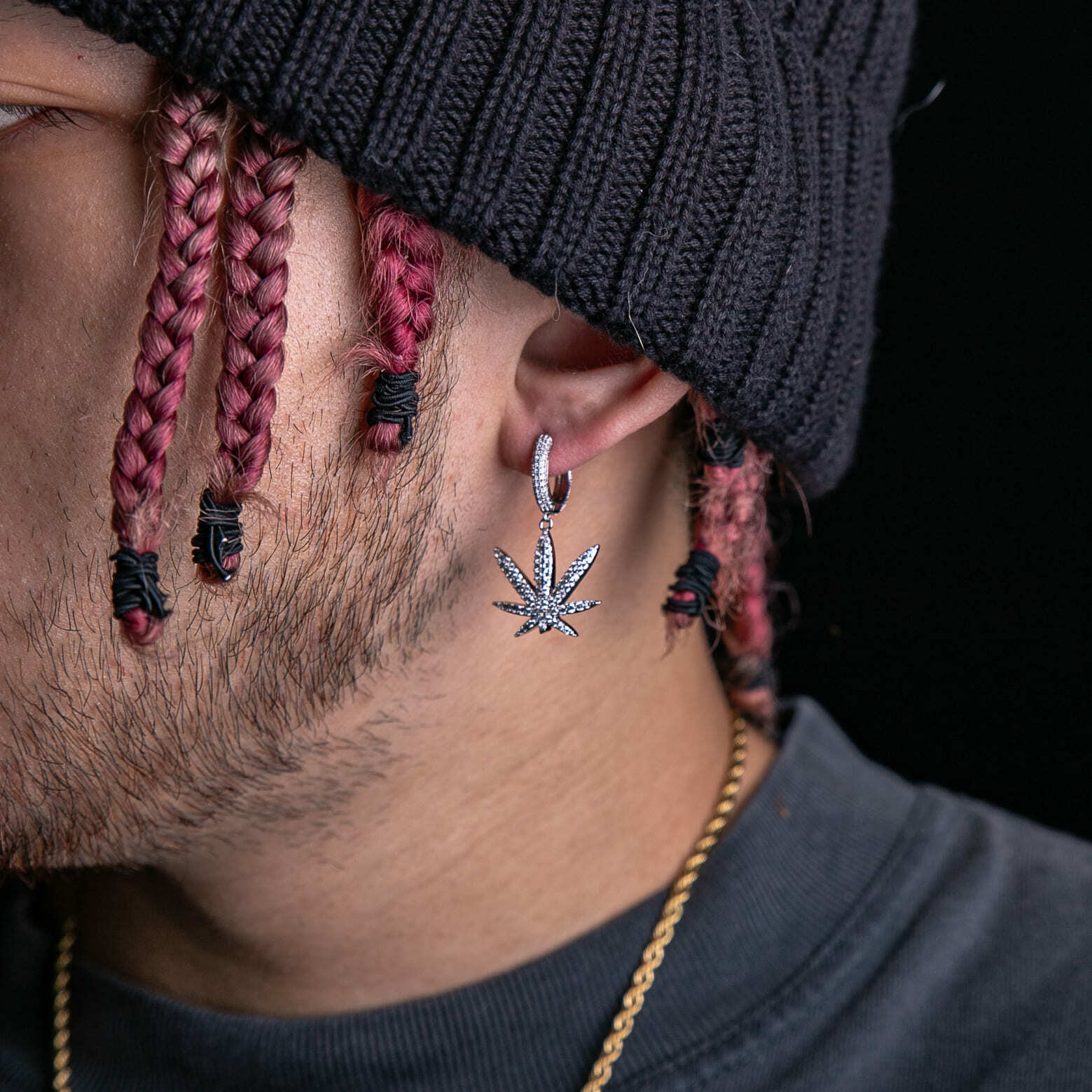 滿鑲大麻葉造型掛墜式耳環