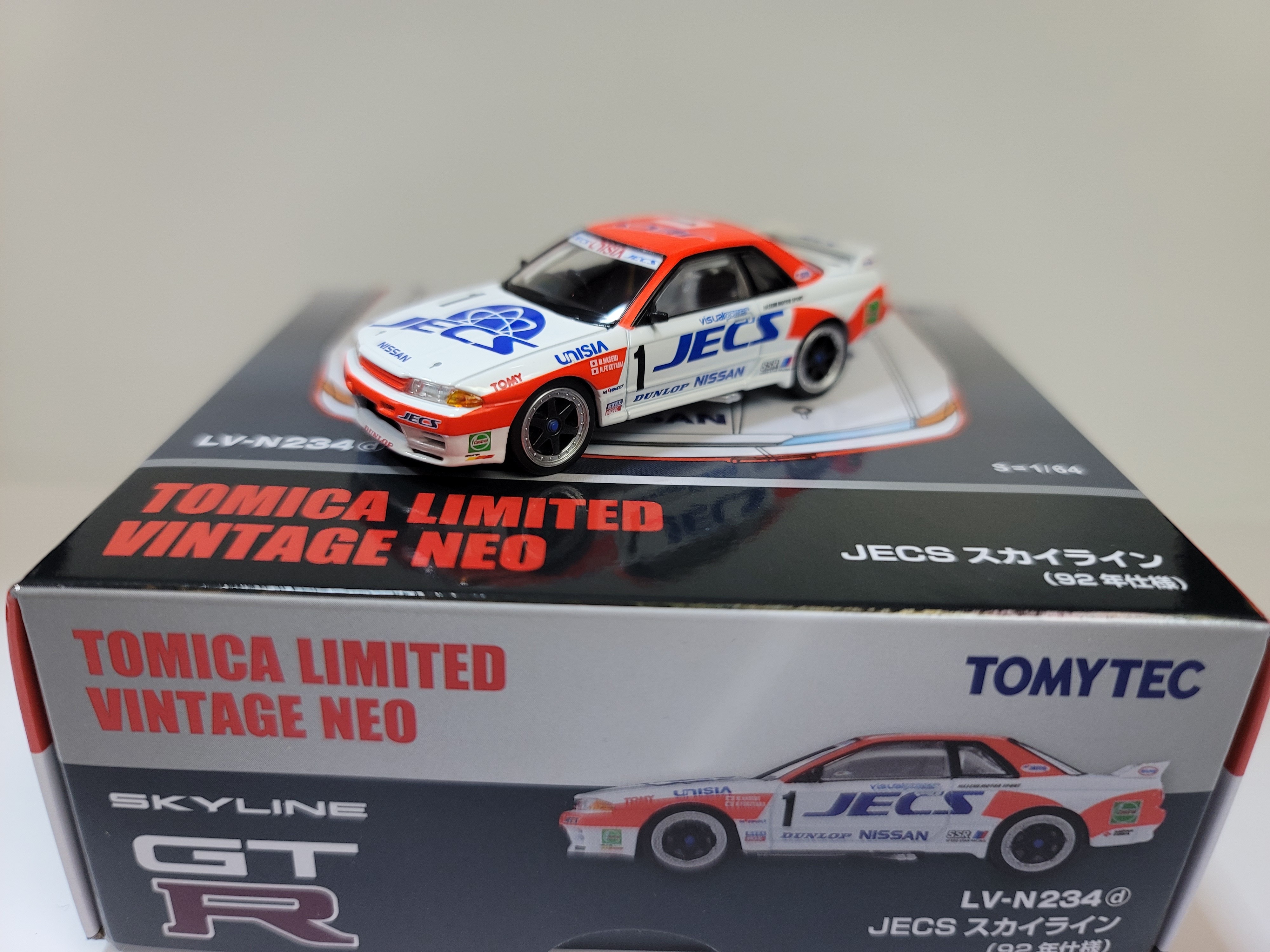 Tomica Limited Vintage Neo 1:64 LV-N139 Isuzu Erga Bus